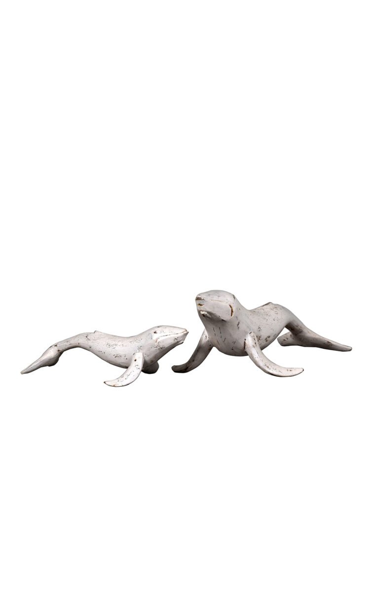 Villa 2 Add some finishing touches to your summer home or farmhouse with this figurine. It is an adorable decorative wooden seal finished in barn look finish and is perfect for the lake house, cabin or coastal decor. The handmade seal is carved out with the hands of artists who are best at it.